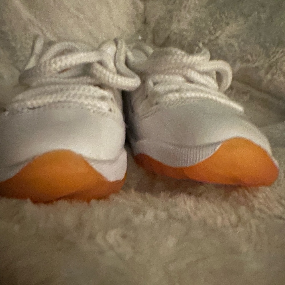 Kids NIKI ' White and Orange Sneakers